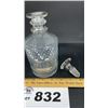 Image 2 : DECANTER WITH STOPPER, 7 INCHES TALL