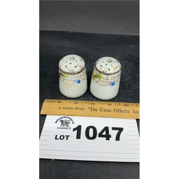 VINTAGE SALT, PEPPER SHAKERS
