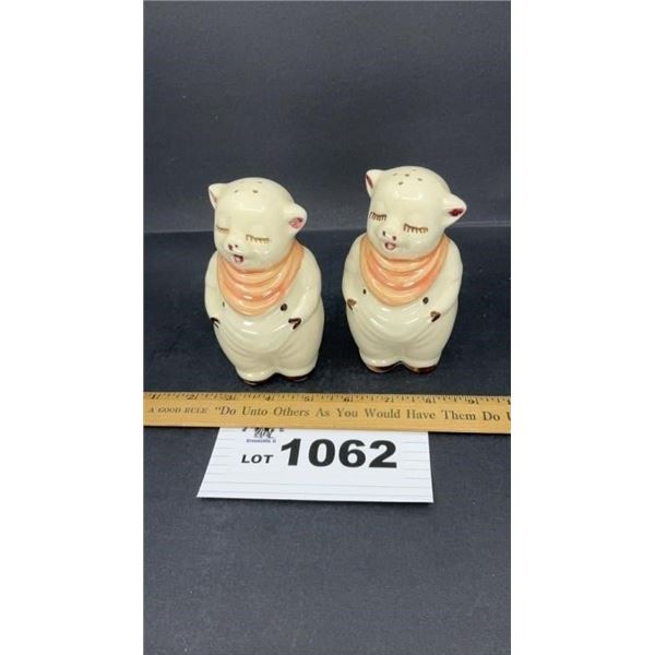VINTAGE SHAWNEE 5 in SMILEY PIG SALT, PEPPER