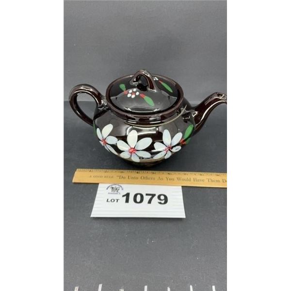 ROYAL CANADIAN ART POTTERY TEAPOT 5 inches tall