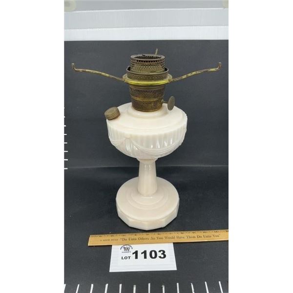 LINCOLN DRAPE ALADDIN ALACITE OIL LAMP