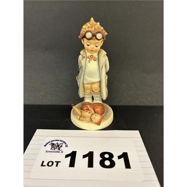 MJ HUMMEL GOEBEL - DOCTOR - 127