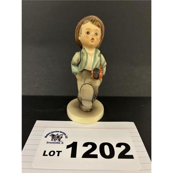 MJ HUMMEL GOEBEL FIGURINE - GLOBE TROTTER