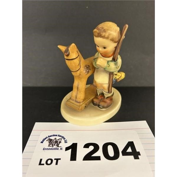 MJ HUMMEL GOEBEL FIGURINE - PRAYER BEFORE BATTLE