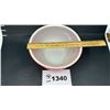 Image 2 : RED PYREX MIXING BOWL