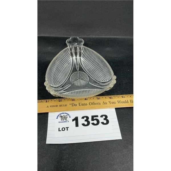 HAZEL ATLAS CLEAR RIBBED BONBON DISH