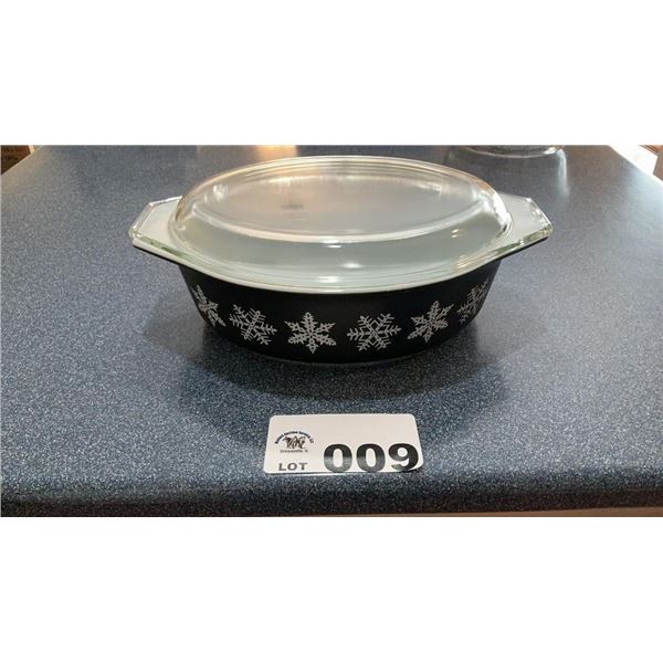 PYREX CASSEROLE BLACK SNOWFLAKE DISH W LID