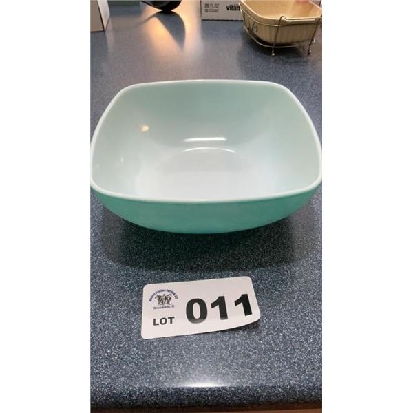 PYREX BLUE TURQUOISE 2.5 qt CHIP N DIP BOWL