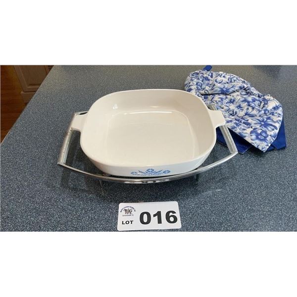 CORNING WARE CASSEROLE DISH W CARRIERS