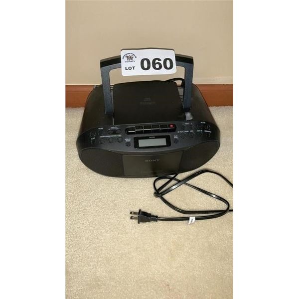 AM FM CASSETTE PLAYER