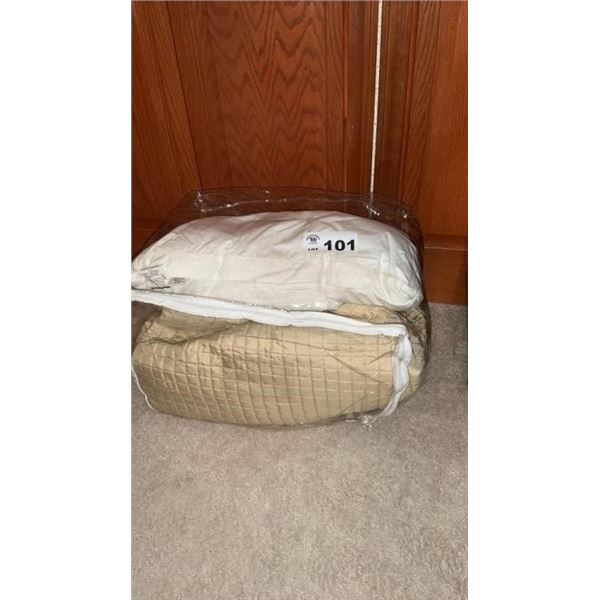BLANKET, PILLOW