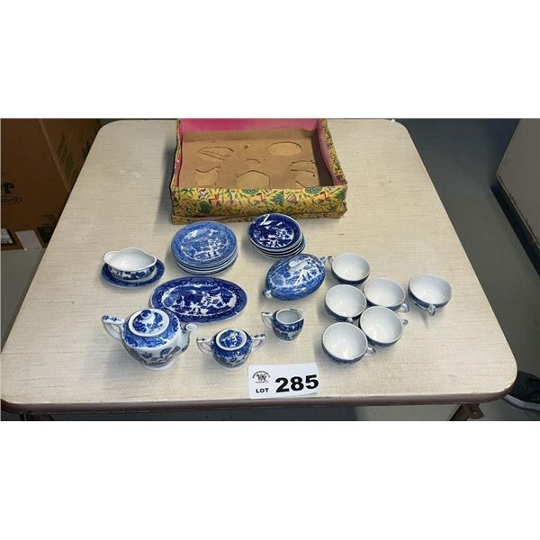 BLUE WILLOW HOSTESS CHILDS TEA SET