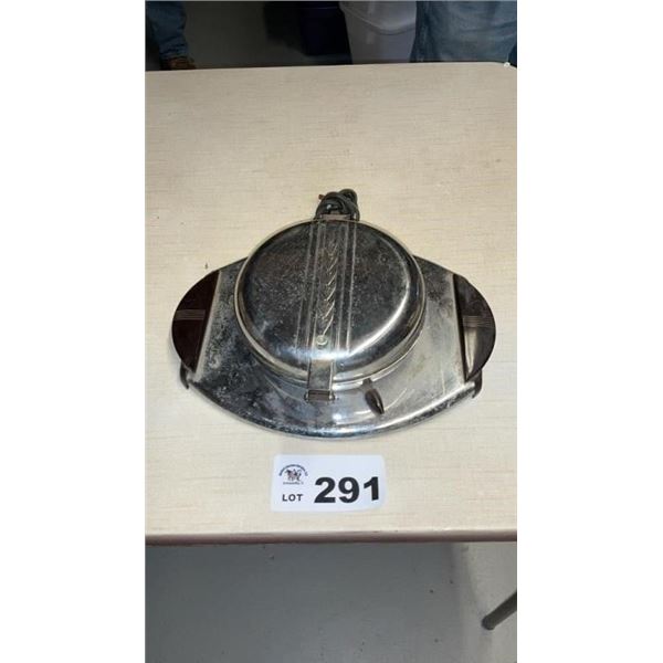 VINTAGE WAFFLE IRON