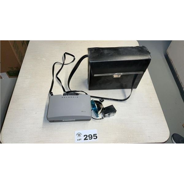 POLARIOD CAMERA W CASE BULB