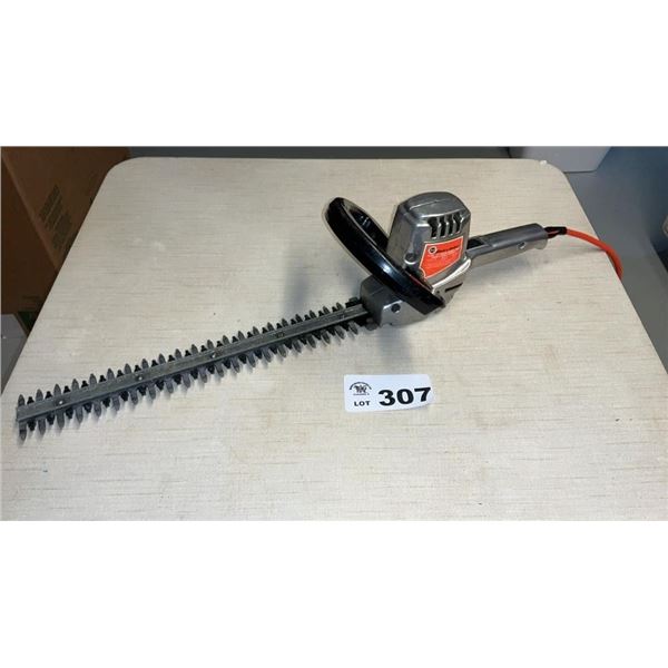 BLACK AND DECKER HEDGE TRIMMER