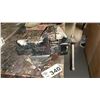 Image 1 : SUPERIOR 4 inch VISE