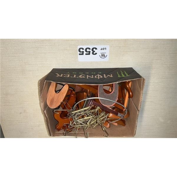 PLATE HANGERS, STANDS