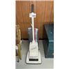 Image 1 : SINGER UPRIGHT VACUUM