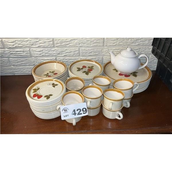 MIKASA SERVING SET DISHES