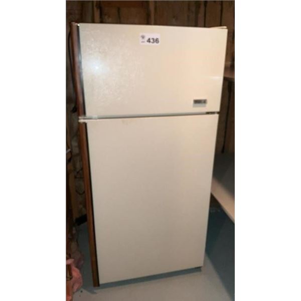 FRIGIDAIRE REFRIGERATOR