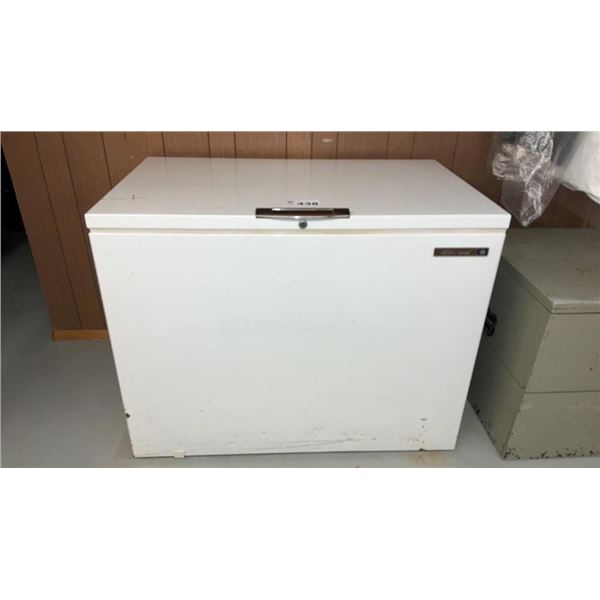 TRUTEST IMPERIAL CHEST FREEZER W KEY 27 x 44 x36