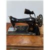 Image 2 : * Singer Sewing Machine in Wooden Table