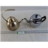 Image 1 : (2) Metal Tea pots