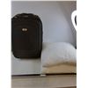 Image 1 : GHD 3-Wheel Expandable Suitcase & Pair of Oversized Pillows
