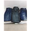 Image 1 : (3) Pairs of Denim Jeans