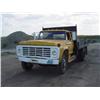 Image 1 : 1974 Ford F 600 Flatbed Dump Truck V 8 Gas, 4 & 2 Trans, Ps Pb Milage 183,419