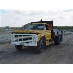1978 Ford F 600 Flatbed Dump Truck V 8 Gas, 4 & 2 Trans, Ps Pb Milage 176,329