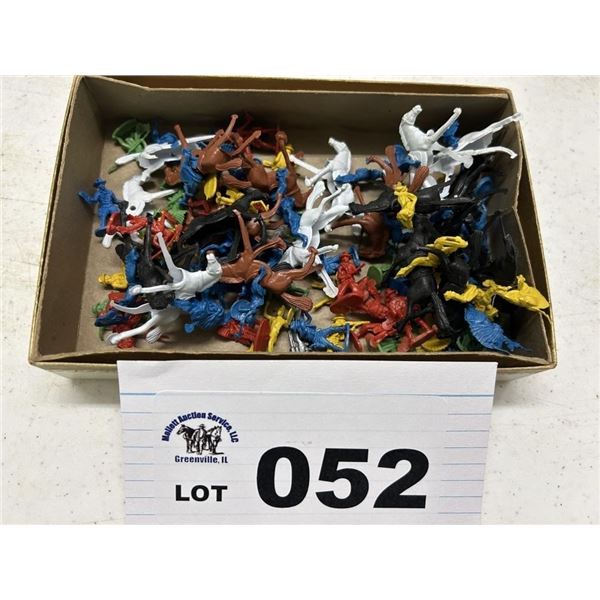 MINI PLASTIC COWBOY AND INDIANS