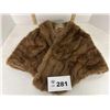 Image 1 : FAMOUSE BARR FUR SHAWL
