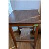 Image 3 : Wood Table