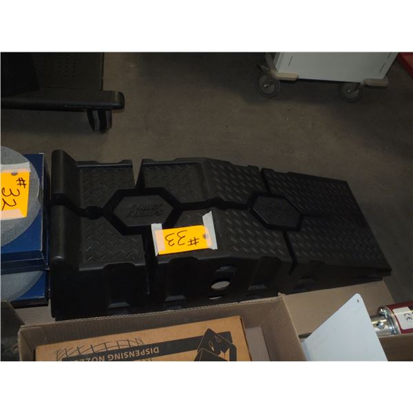 2 Plastic Car Ramps