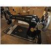 Image 3 : Singer Sewing Machine