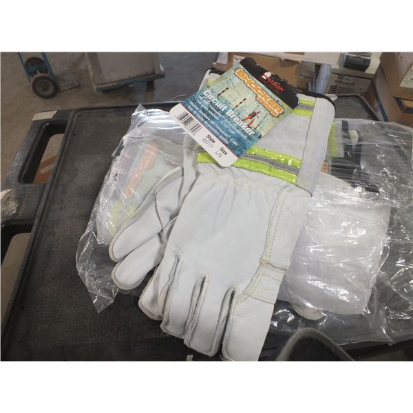 5 Pair Of Large Work Gloves