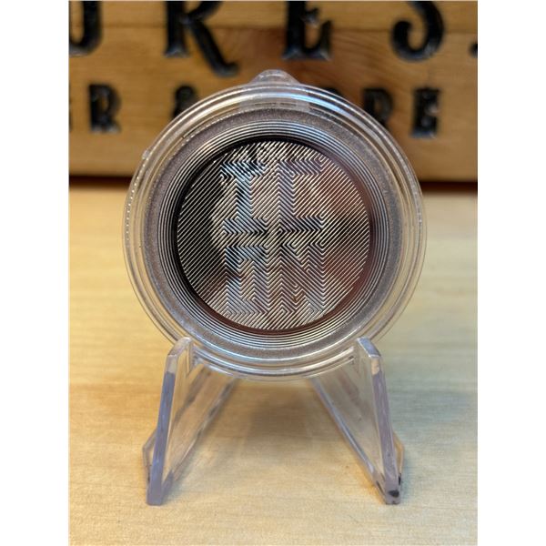 Lot 20-1)  1 oz Icon Queen Elizabeth silver coin