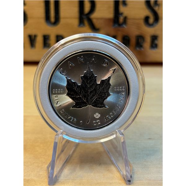 Lot 21-1) 1 oz Canadian Maple 2022 Silver