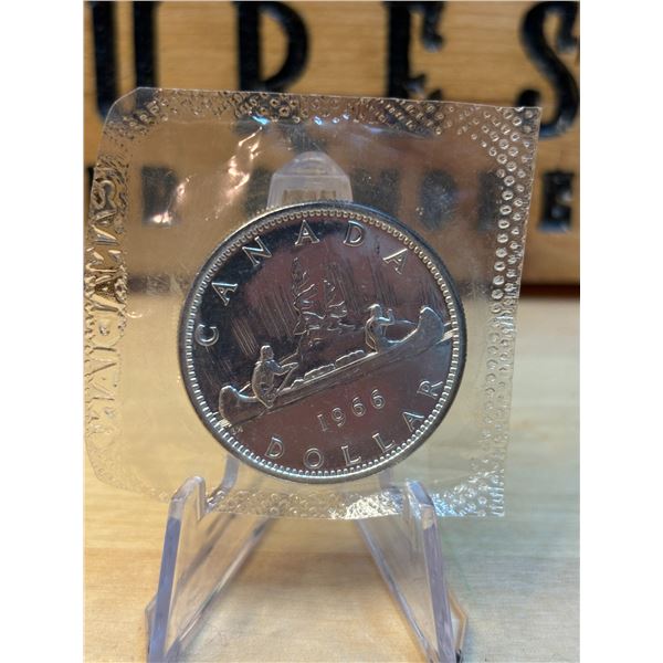 Lot 41-1) 1 Canadian dollar 1966