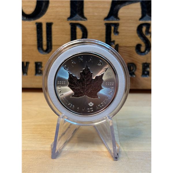 Lot 44-1) 1 oz Canadian Maple 2022 Silver
