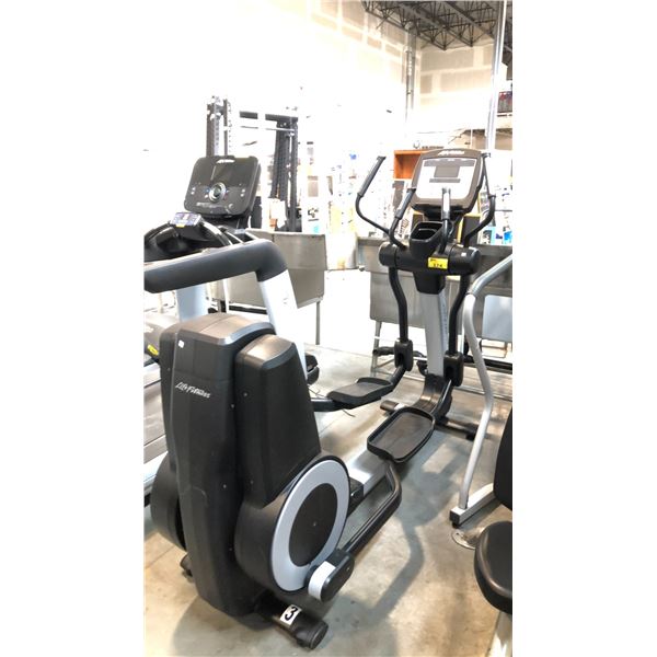 LIFE FITNESS ELLIPTICAL WITH DIGITAL DISPLAY