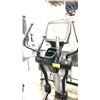 Image 2 : LIFE FITNESS ELLIPTICAL WITH DIGITAL DISPLAY