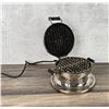 Image 2 : Landers Frary & Clark Universal Waffle Iron Maker