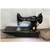 Image 2 : Singer 221 Featherweight Sewing Machine