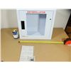Image 1 : BOÎTE POUR DÉFIBRILLATEUR AVEC ALARME (ABIMÉ)