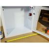 Image 2 : BOÎTE POUR DÉFIBRILLATEUR AVEC ALARME (ABIMÉ)
