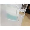 Image 2 : LOT DE 2 DISTRIBUTEURS EN PLEXI 12"x8"x12" (ENDOMMAGÉ)