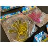 Image 2 : Sticky Hand Toys 35 Pack Assorted Colours