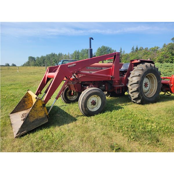 IHC 674 Diesel Tractor c/w loader, 3 pt, Aux hyds, 3634 hrs., SN. 127053TY, good running condition